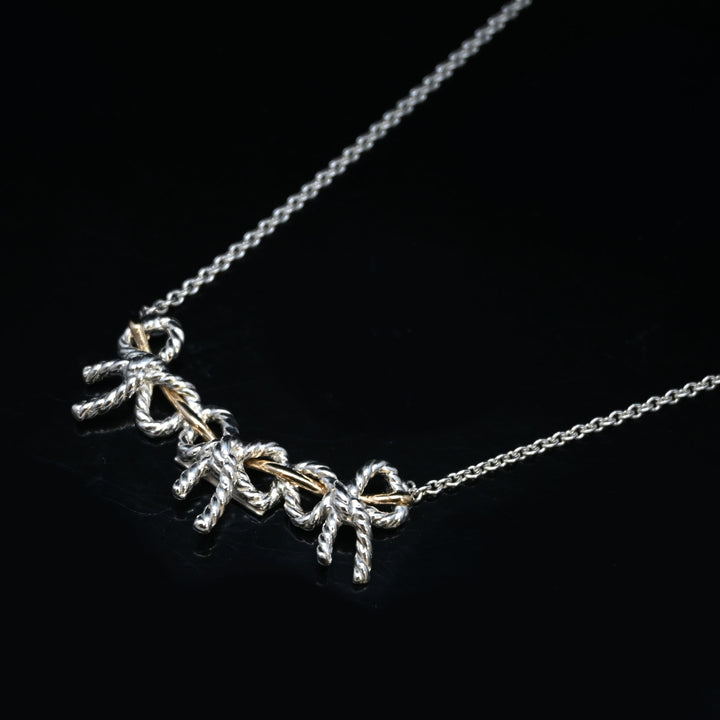 トリプルリボンネックレス