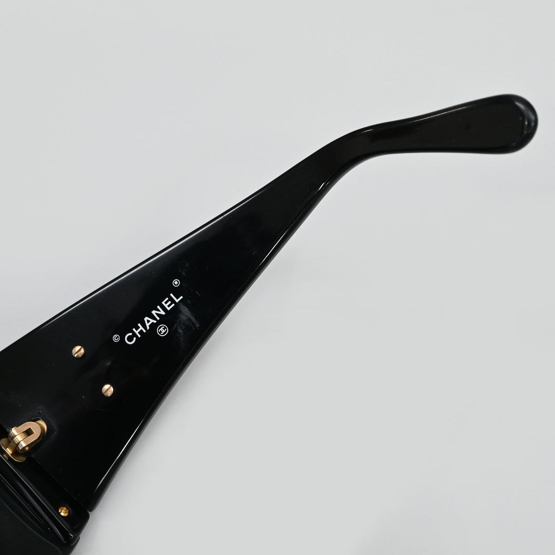 CHANEL Coco Mark Chain Sunglasses P34777V