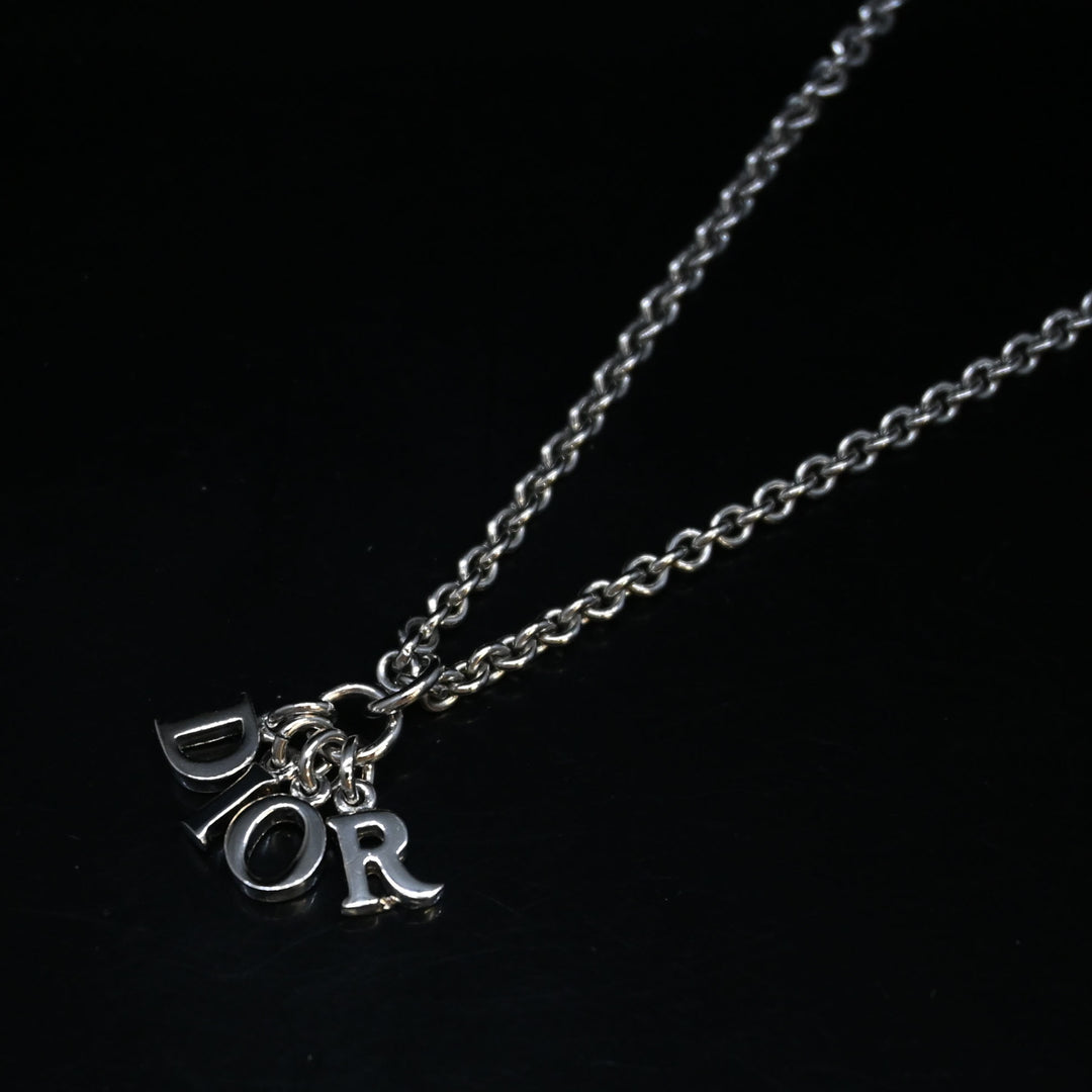 ロゴ ネックレス