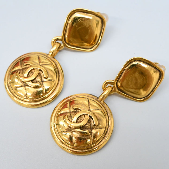 샤넬 샤넬 코코 마크 마틀라세 귀걸이 P44719V
