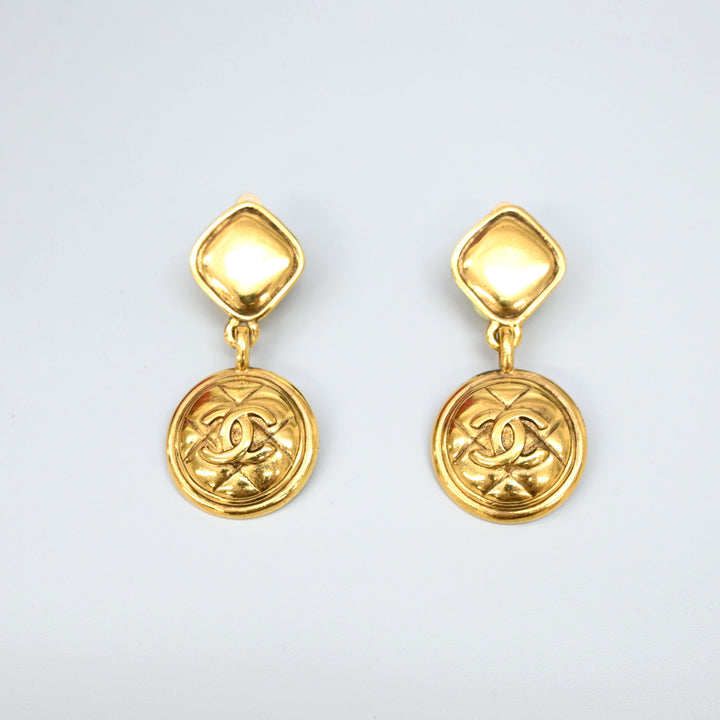 샤넬 샤넬 코코 마크 마틀라세 귀걸이 P44719V