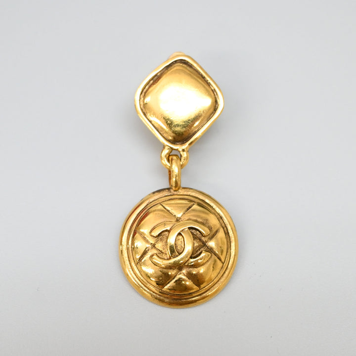 샤넬 샤넬 코코 마크 마틀라세 귀걸이 P44719V