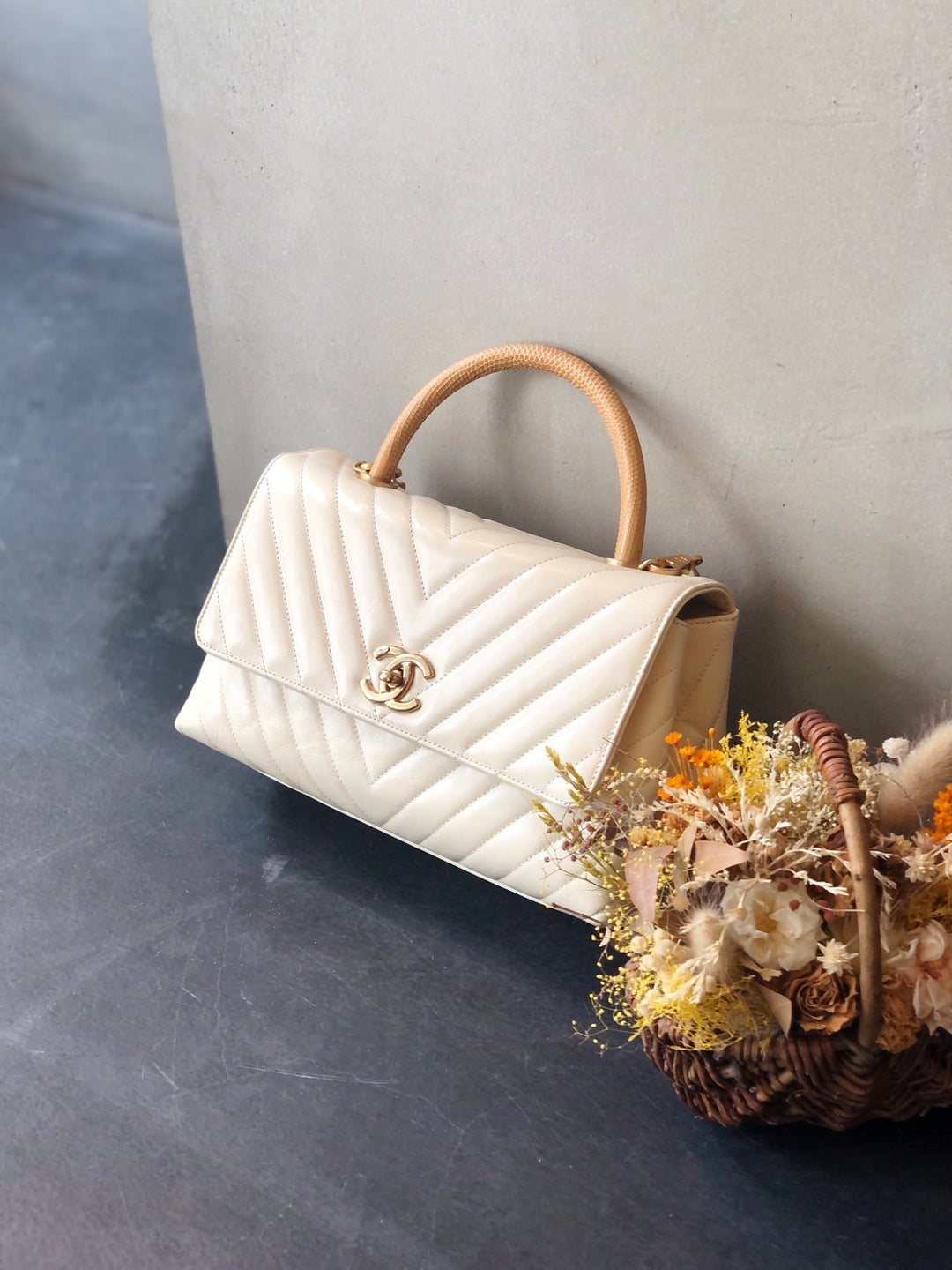 *CHANEL シャネル シェブロン Vステッチ ココハンドル ハンドバッグ P43103V