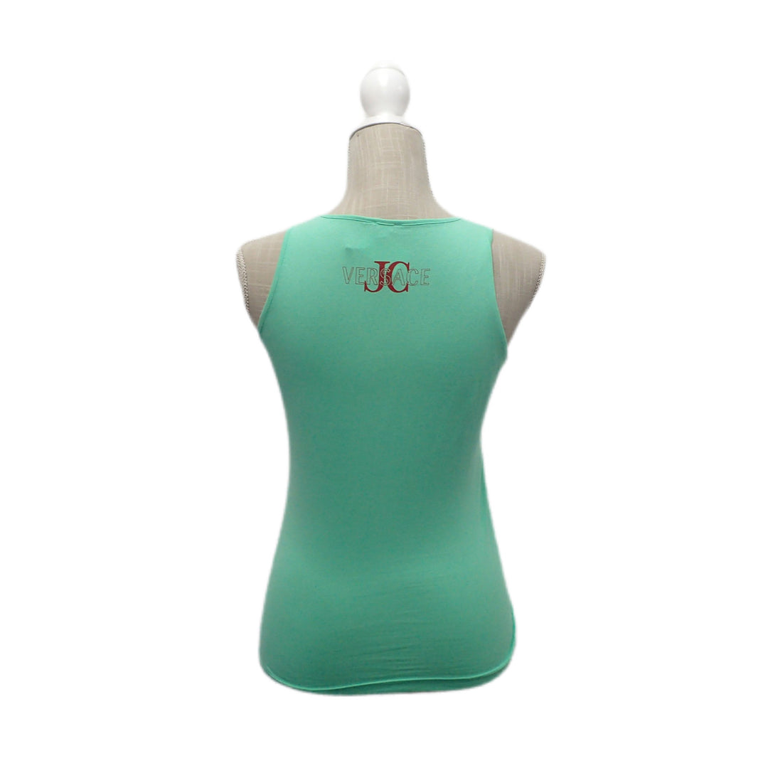 * Versace Jeans Cuture曾经闪过女孩坦克顶部