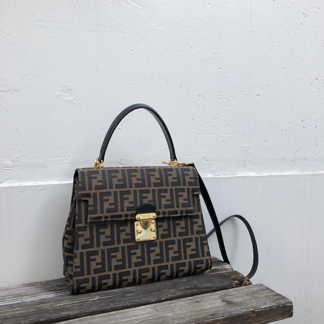 *FENDI フェンディ ズッカ柄 モノグラム ハンドバッグ