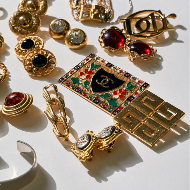 CHANEL Gripoix Earrings