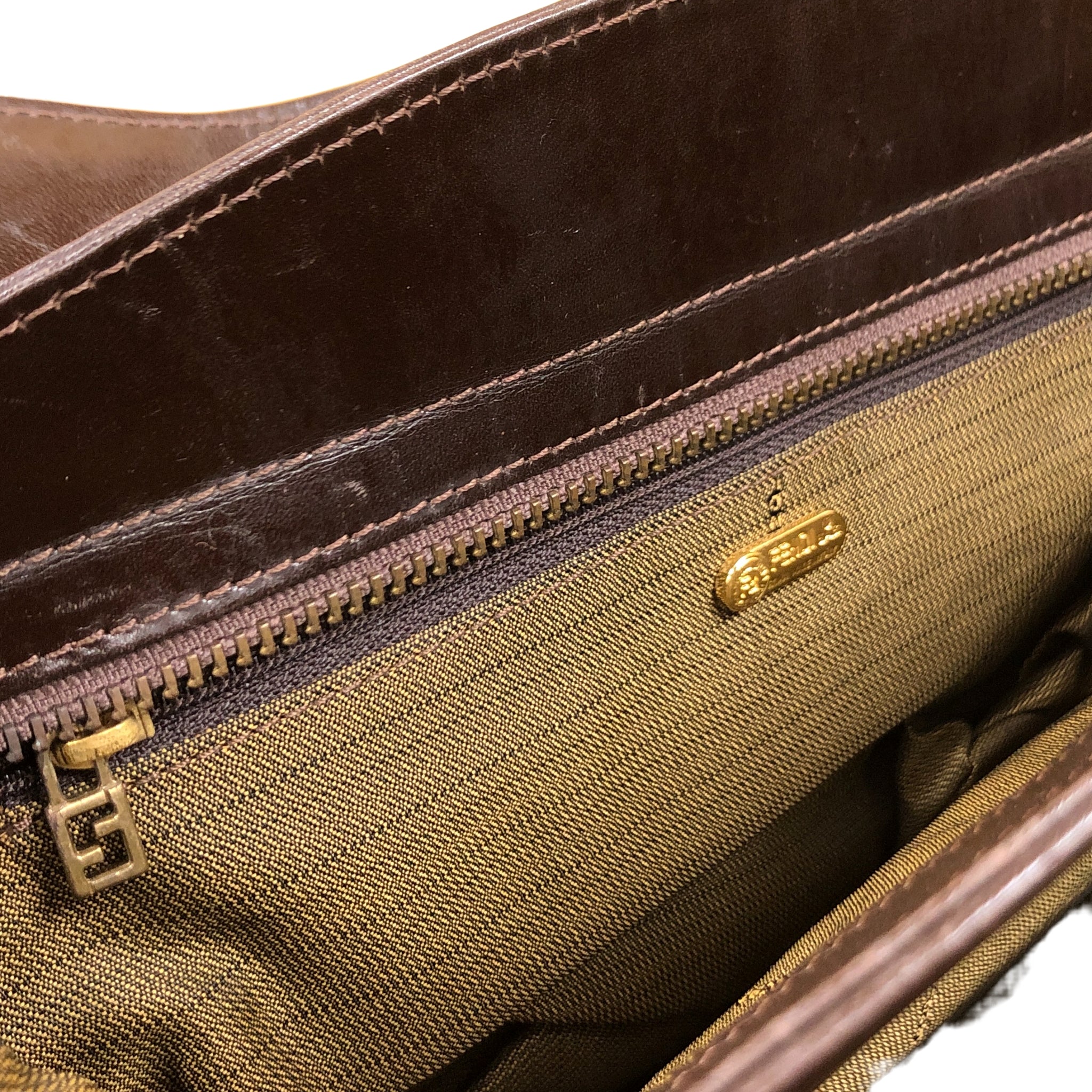 FENDI フェンディ ハンドバッグ ズッカ柄 P8094V – VINTAGE FENDI フェンディ ハンドバッグ ズッカ柄 P8094V – VINTAGE