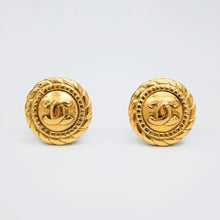 Load image into Gallery viewer,  CHANEL Chanel Coco Mark Earring P13435V
