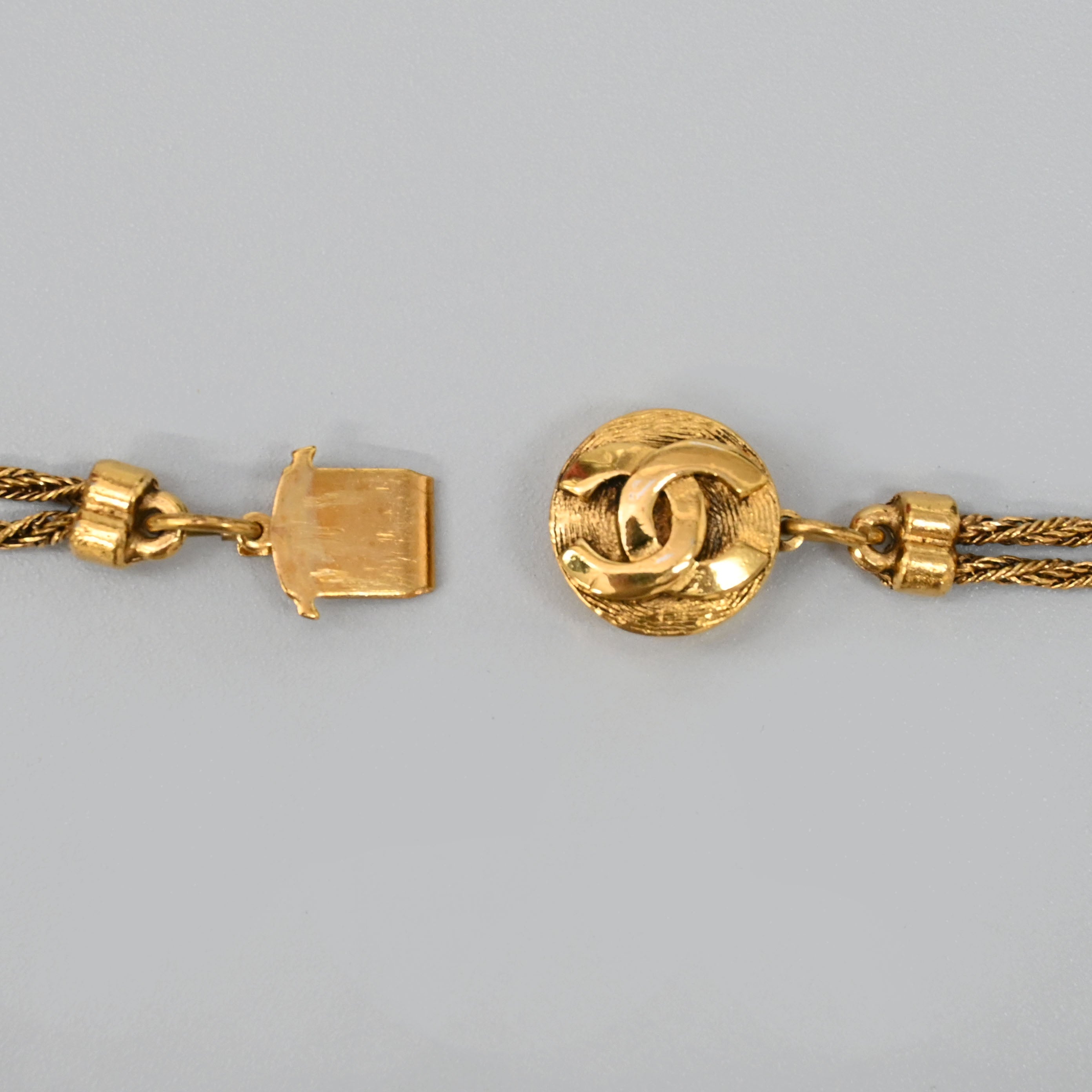 即決価格 CHANEL25B ロングネックレス 25B《美しいチェーンと繊細に光るロゴ》CHANEL 2連ネックレス