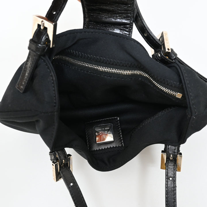Croissant shoulder bag P47876V