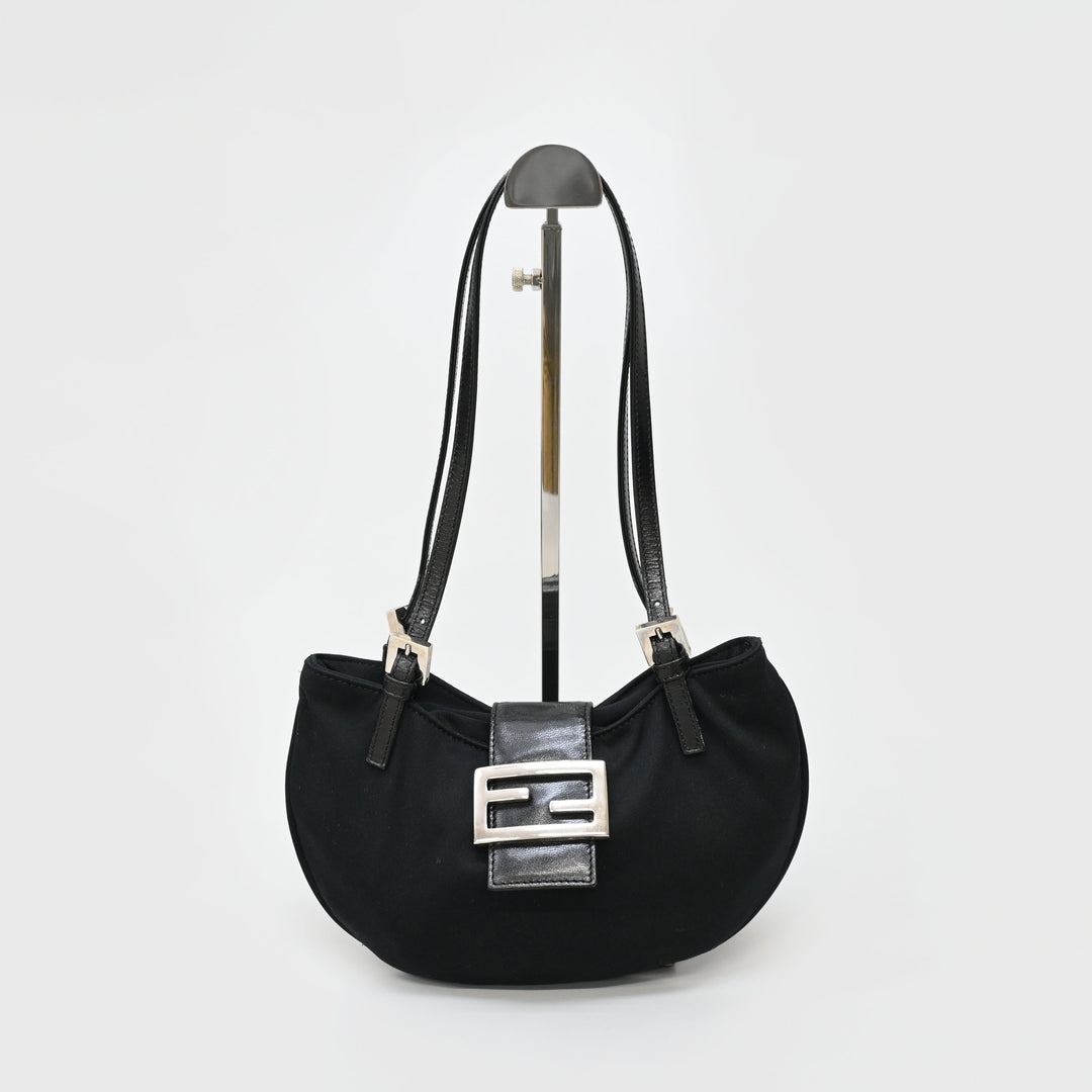 Croissant shoulder bag P47876V