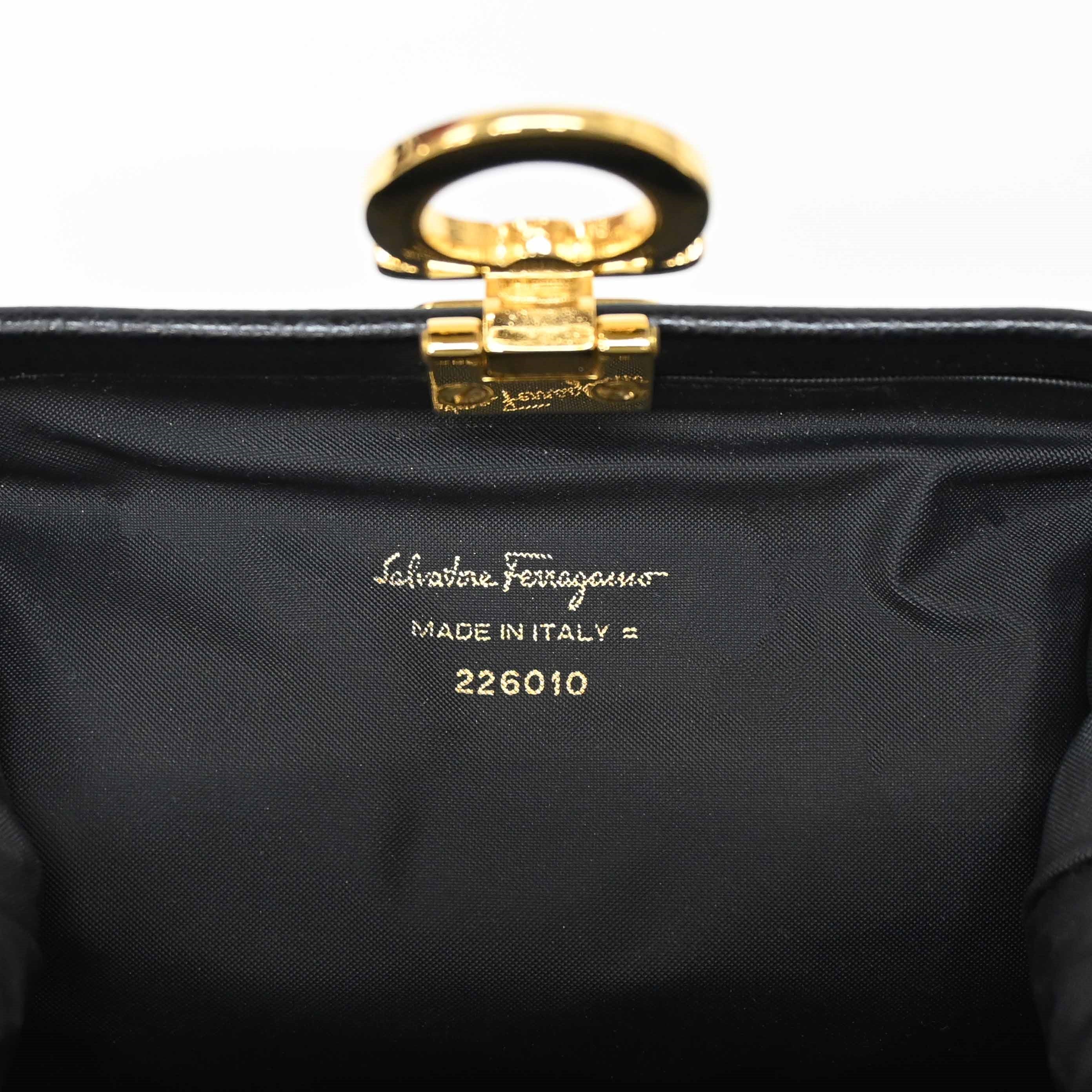 Salvatore Ferragamo サルバトーレフェラガモ ガンチーニ クラッチ