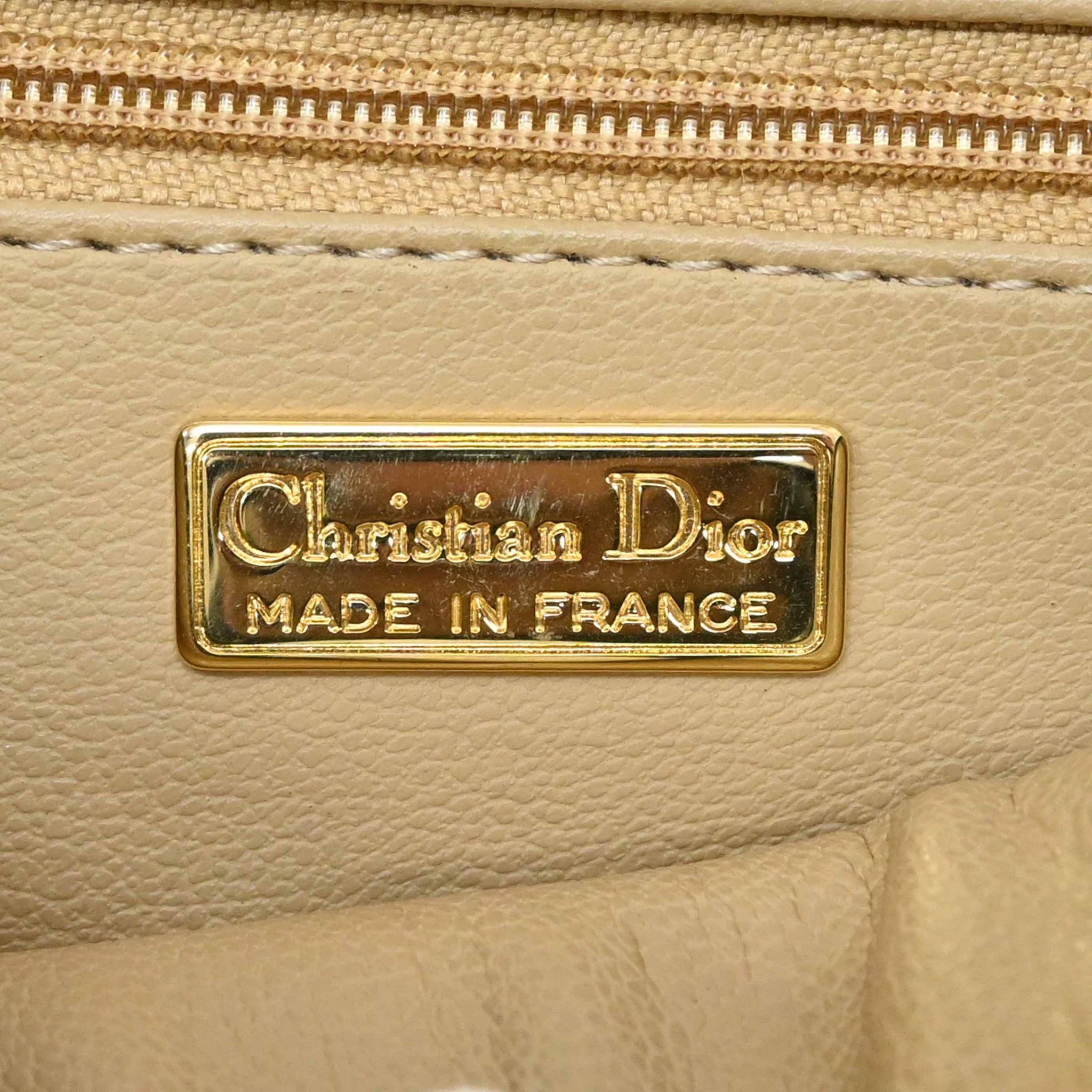 Christian Dior クリスチャンディオール オーバルロゴ金具