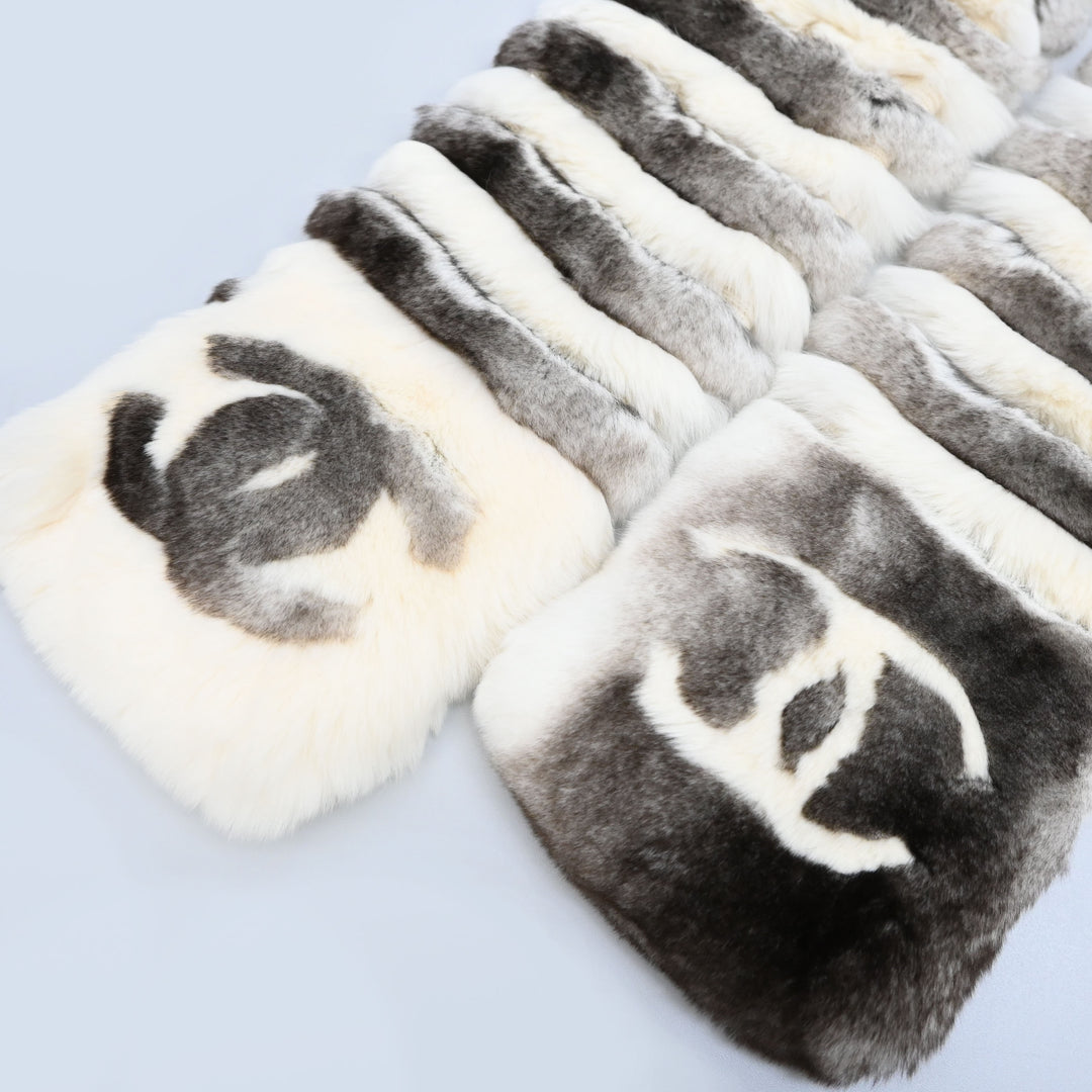 CHANEL Coco Mark Orig Lug x Cashmere Fur Muffler P44538V