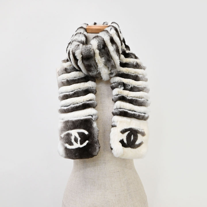 CHANEL Coco Mark Orig Lug x Cashmere Fur Muffler P44538V