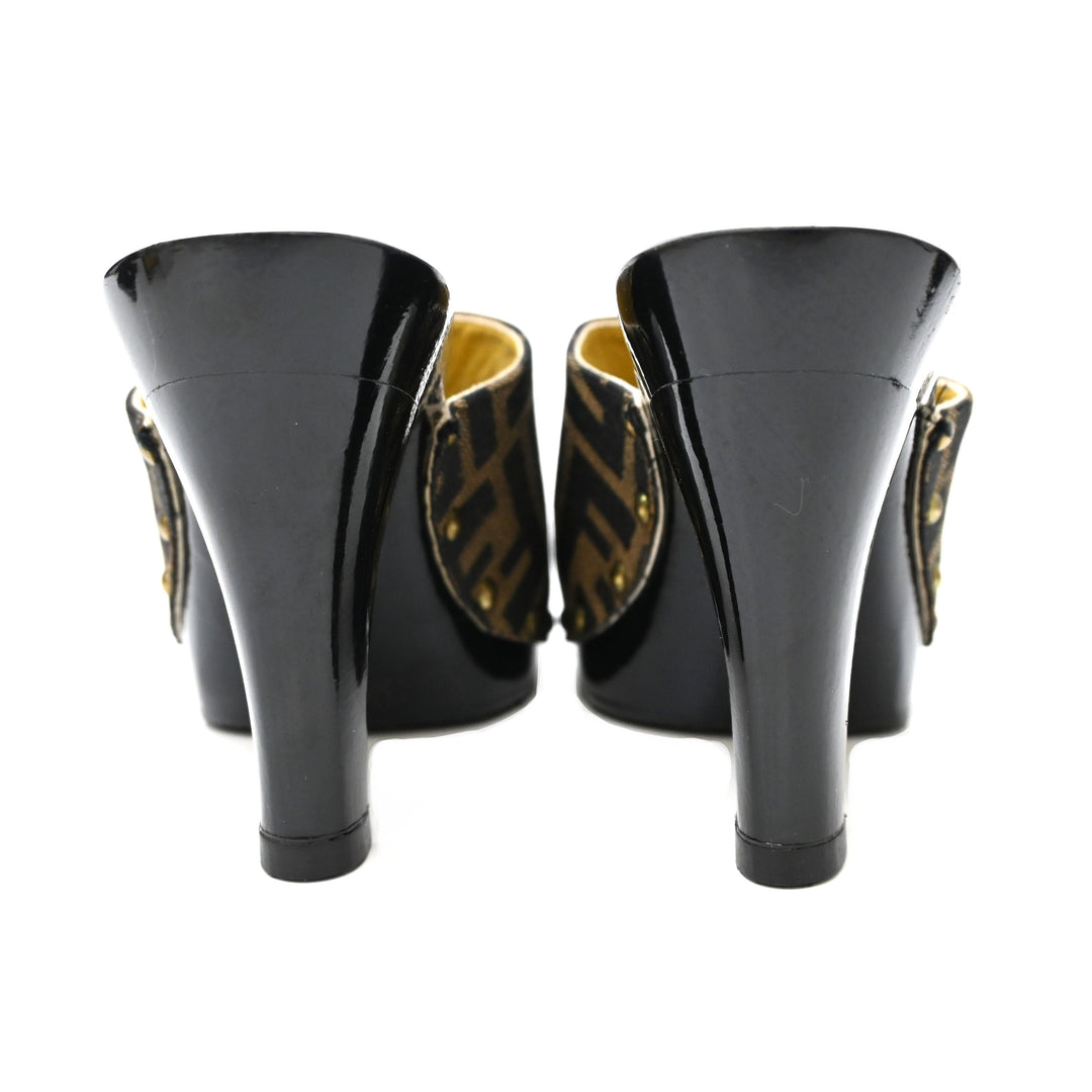 *FENDI フェンディ ズッカ柄 モノグラム サンダル P26730V