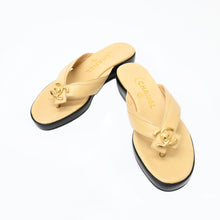 Load image into Gallery viewer, *CHANEL Chanel Turn Lock Tong sandals P1871V
