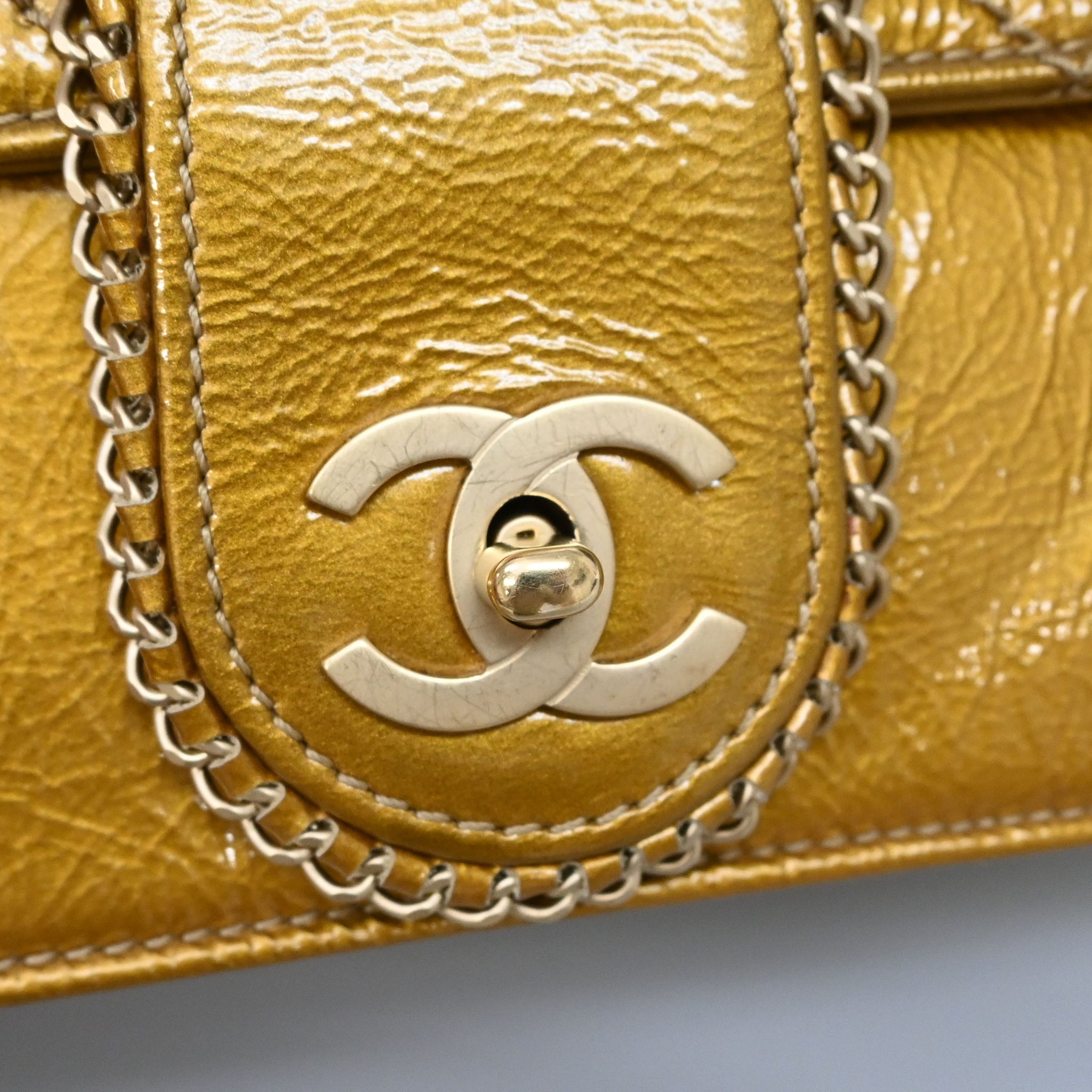 CHANEL シャネル パテントレザー チェーンショルダーバッグ