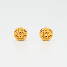 Load image into Gallery viewer, CHANEL Chanel Turn Lock Earring P43454V
