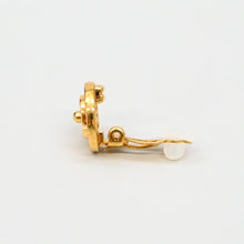 Load image into Gallery viewer, CHANEL Chanel Turn Lock Earring P43454V
