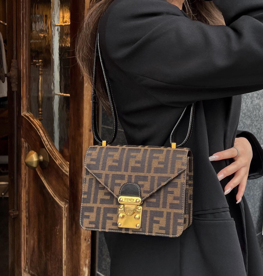*Fendi Fendi Zukka图案会标肩带