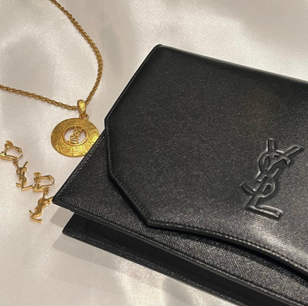 イヴサンローランリヴゴーシュ サテン リボン ハンドバッグ ヴィンテージバッグ SAINT LAURENT（ハンドバッグ）のフリマアイテム一覧