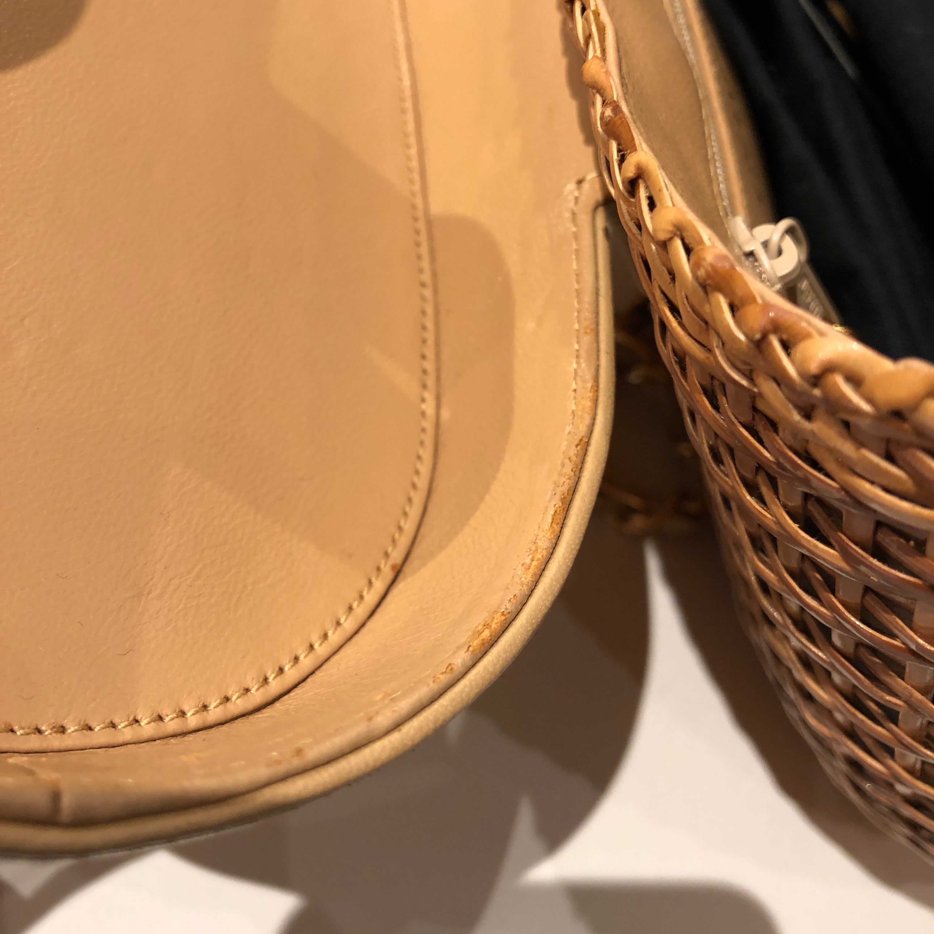 最終値下げ！シャネル かご 籐 バッグ  ストローバッグ　レア　美品 最終値下げ！シャネル かご 籐 バッグ ストローバッグ レア 美品